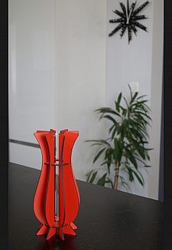 Vase rouge en bois Mum