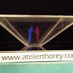 Projeter un hologramme 3D avec son Smartphone