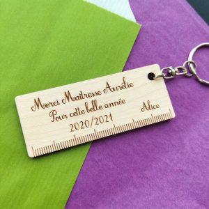Porte-clé règle bois personnalisé cadeau maîtresse atsem