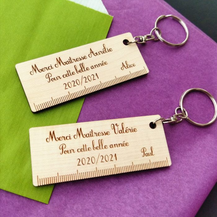 Porte-clé règle bois personnalisé cadeau maîtresse atsem