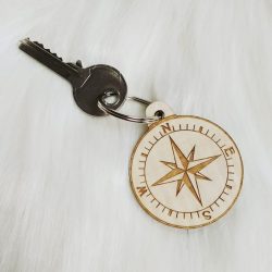 Porte-clé boussole bois coordonnées GPS