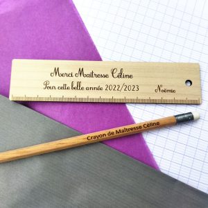 Regle en bois et crayon personnalisés