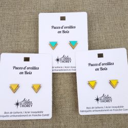 Puces triangles couleur sur gravure