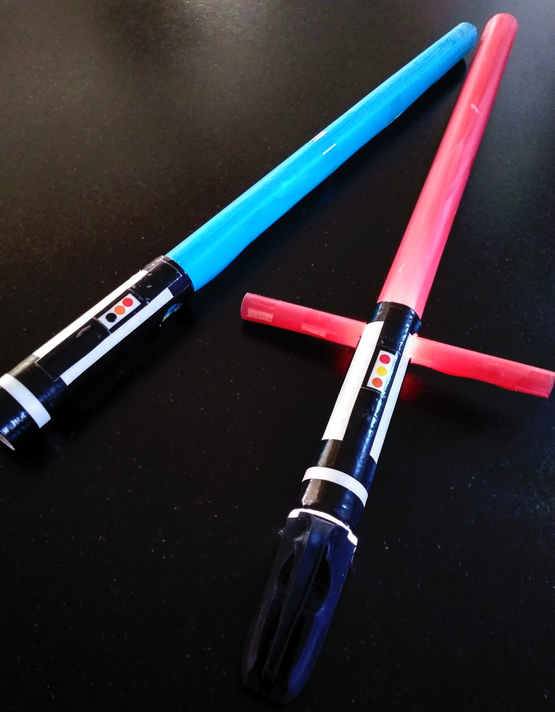 DIY Tuto sabre laser Star Wars lumineux Atelier Thorey DIY Tuto sabre laser Star Wars lumineux Atelier Thorey