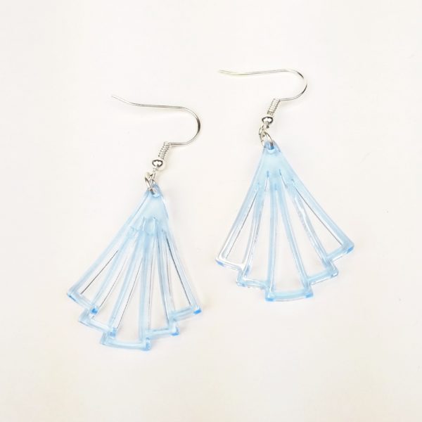 Boucle-oreille-petit-evantail-plexiglas-light-blue