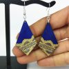 Boucle oreille bois dentelle fine bleu